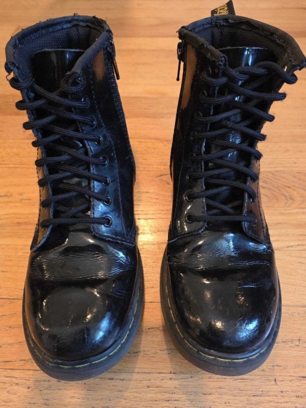DR Martens Doc Air Wair Delaney Boots Black Patent Youth Girls 5 Boys 4 Unisex